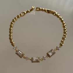 Üçlü Baget ve Üçgen Taş Süslemeli Şık Bileklik