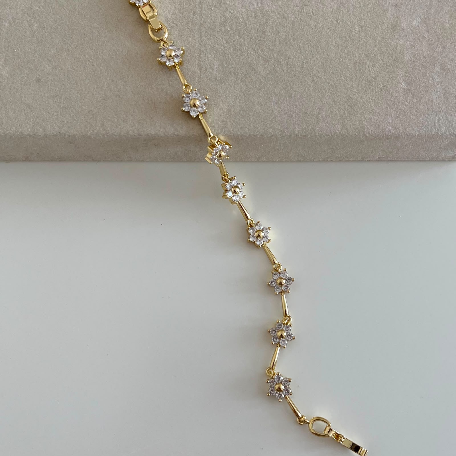 Flora Çiçek Taşlı Gold Bileklik - Görsel 2